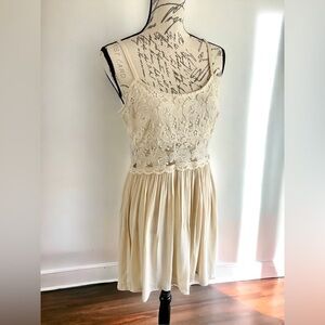 Deja Vu Cream Crochet Lace Babydoll Spaghetti Strap Mini Dress Size Large EUC